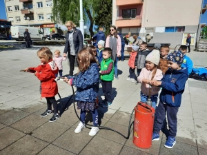“Zečići“ i “Šapice“ u posjeti vatrogascima